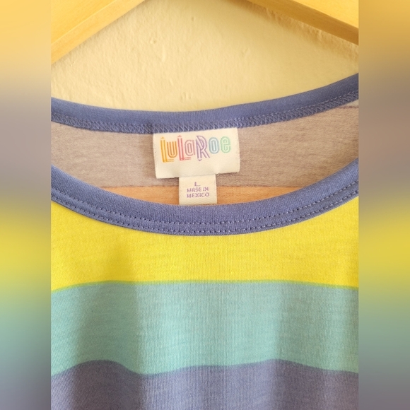 Lularoe , Randy 3/4 Sleeve T -Shirt,‎ Multicolor Rainbow, Size Large - Picture 4 of 5